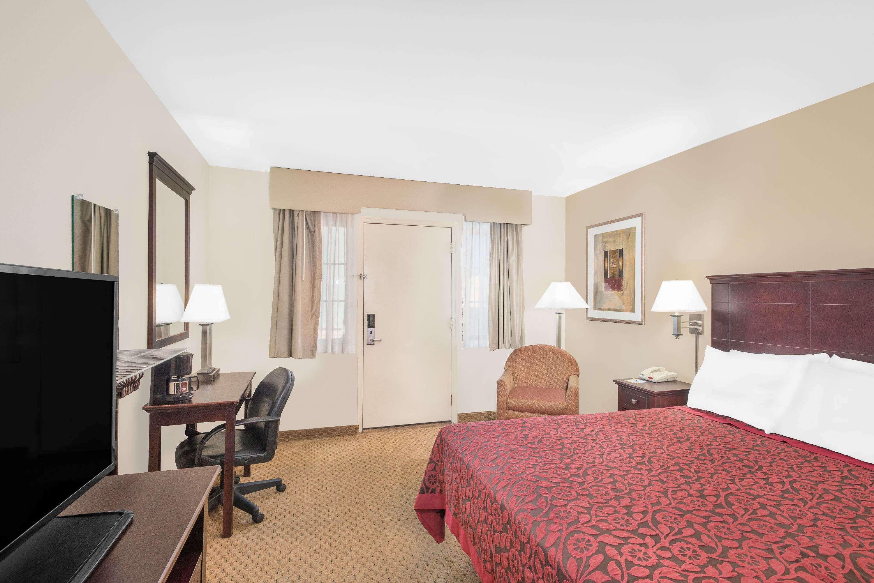 Days Inn By Wyndham Springfield/Phil.Intl Airport Exterior photo