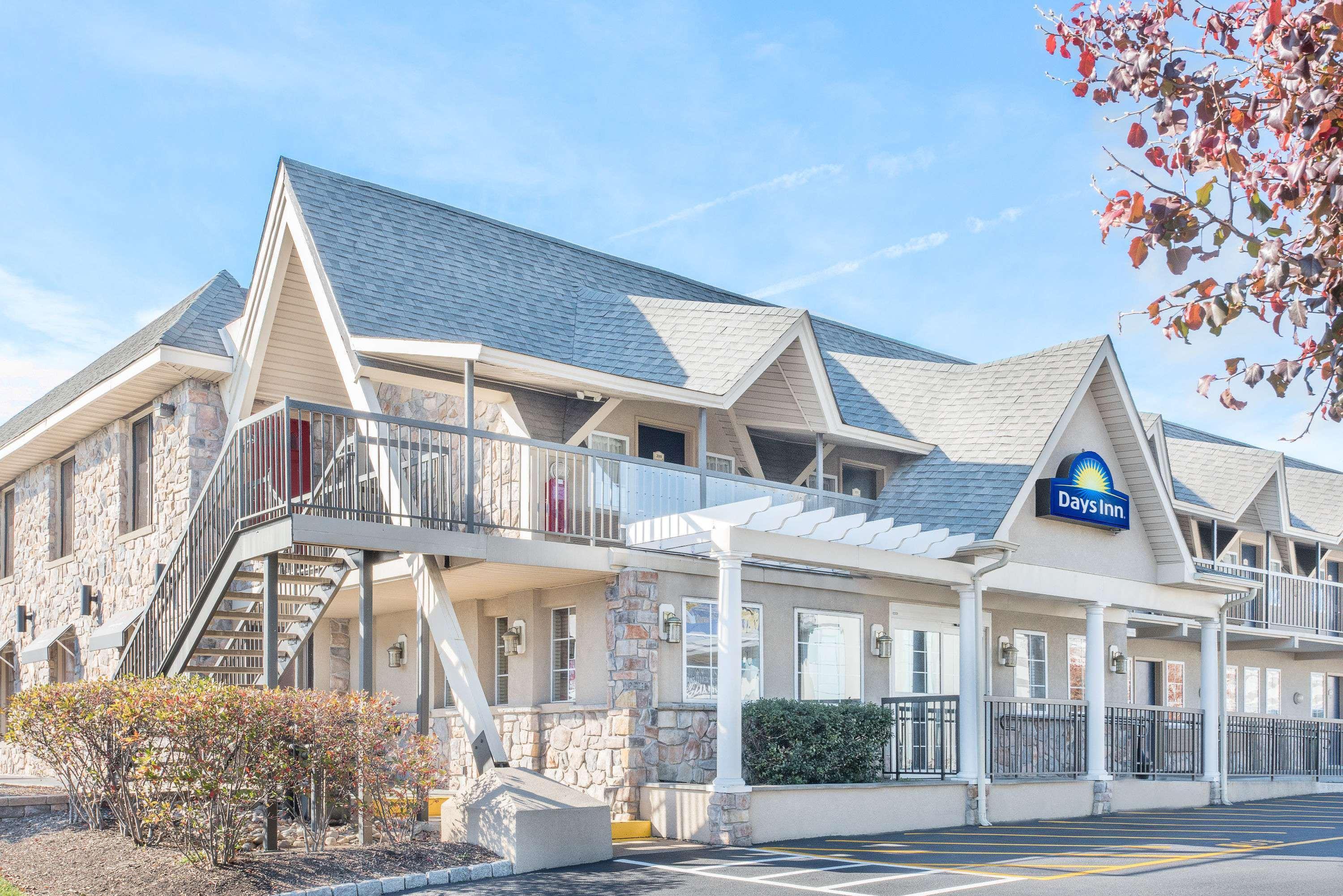 Days Inn By Wyndham Springfield/Phil.Intl Airport Exterior photo