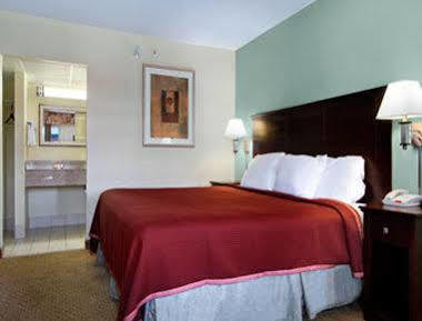 Days Inn By Wyndham Springfield/Phil.Intl Airport Exterior photo